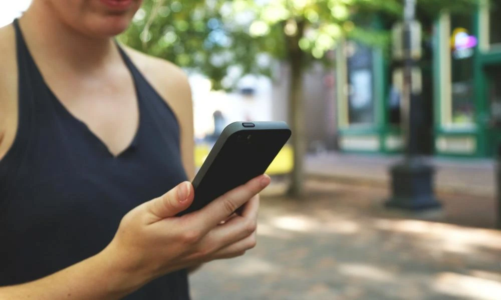 Gen Z: Ζώντας διπλή ζωή - Ένας στους 5 διατηρεί μυστική ταυτότητα